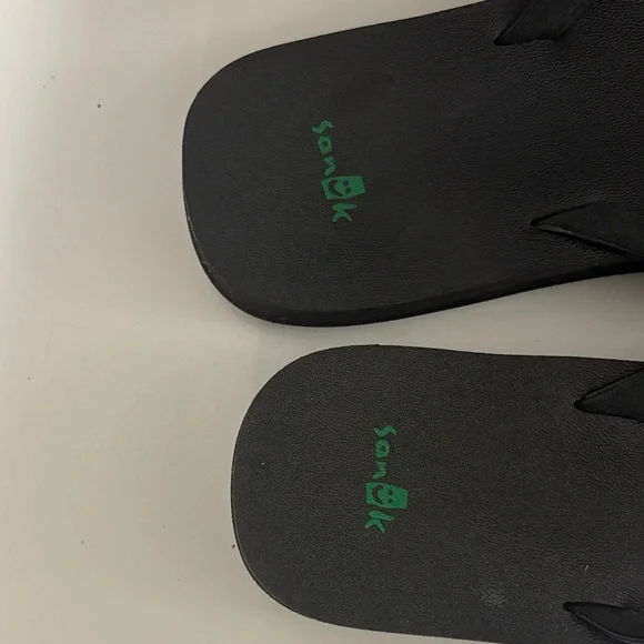 Sanuk Black Flip Flops - Picture 3 of 7